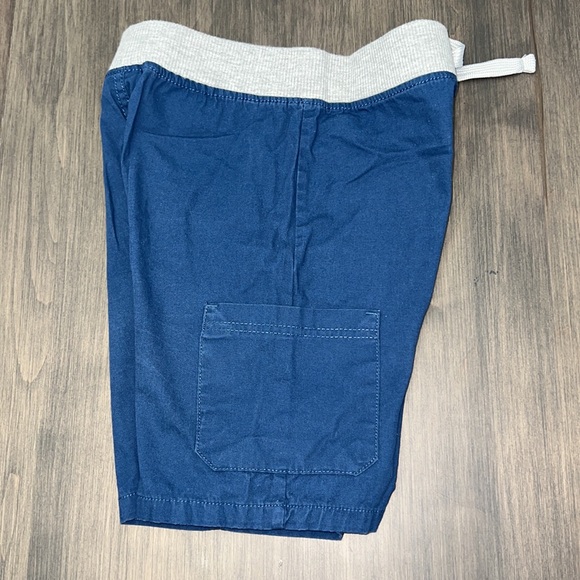 Calvin Klein Boys 2-Pc. Logo-Print T-Shirt & Shorts Set Size 5 - Picture 8 of 8